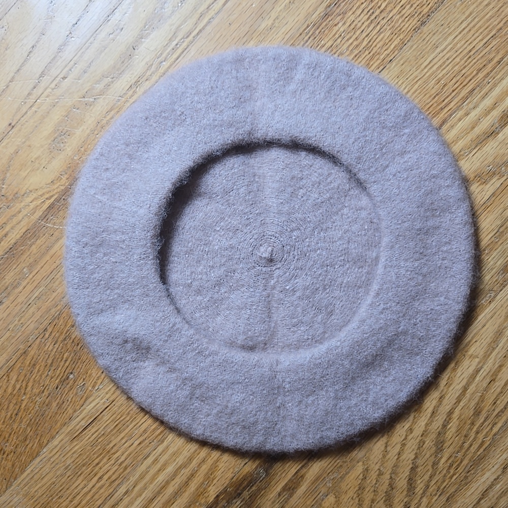 BN Urban Outfitters 100% wool beige tan beret - Picture 3 of 4
